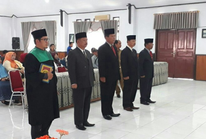 Persiapan pelantikan di ruang pola Kantor Bupati Kerinci pada Selasa (07/11) sore ini.